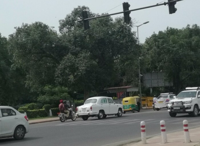 Alături de ziarul de dimineață...