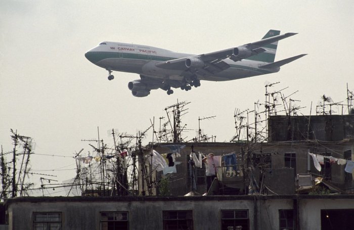 one-law-that-was-consistently-enforced-the-walled-city-could-be-no-higher-than-13-or-14-stories-otherwise-low-flying-airplanes-would-have-trouble-meeting-the-nearby-runway